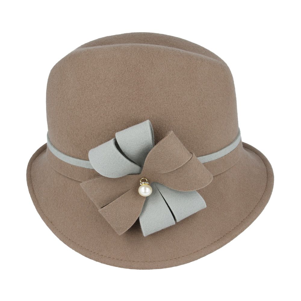 Styled Look – Chic Vintage Cloche Hat by Novella