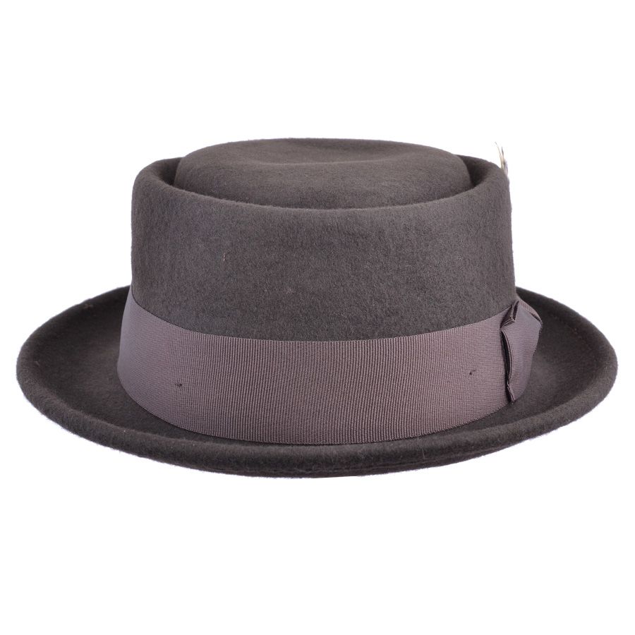  Crushable Wool Felt Pork Pie Hat, a versatile and stylish accessory perfect for any occasion. This hat is packable, allowing you to take it out of a suitcase, shake and shape it, and it’s ready to wear. Handmade from 100% wool felt, it offers both durability and a classic look. Hat Details: Material: 100% Wool